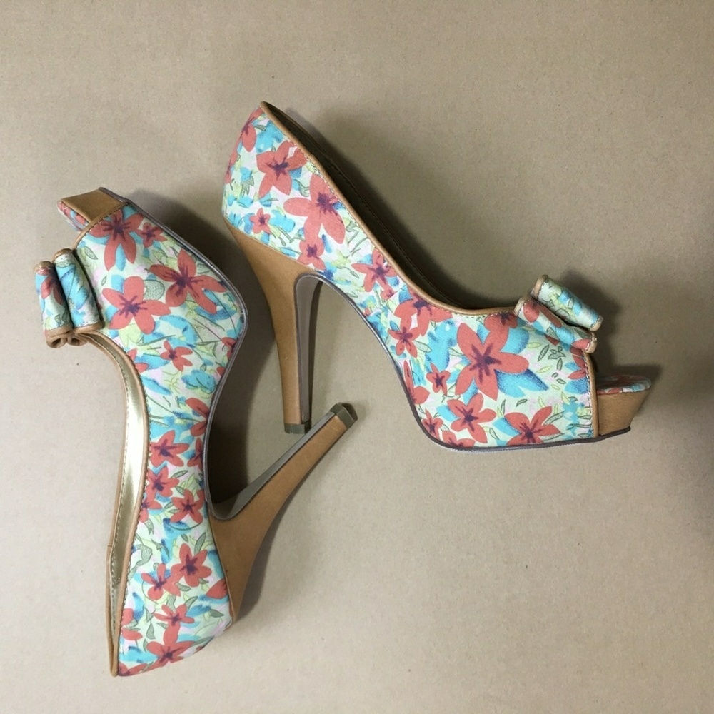 Madden Girl 3" Peep Toe Floral Pump